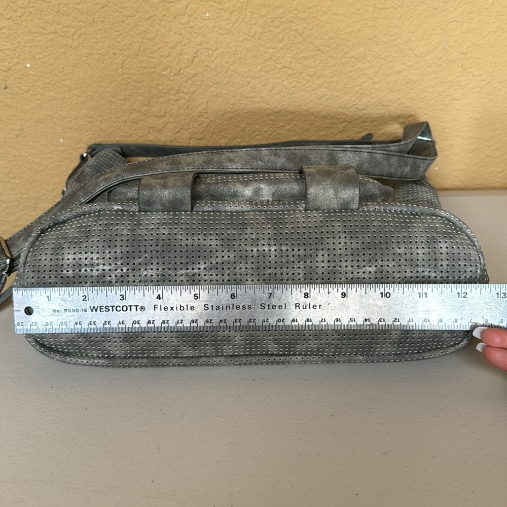 She + Lo Gorgeous Hobo Handbag. Silver color - Picture 10 of 11